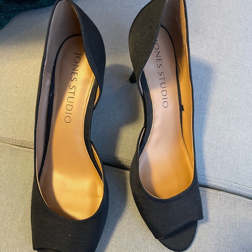 Women’s Jones Studio black shoes, worn once to a Christmas party. too big for me